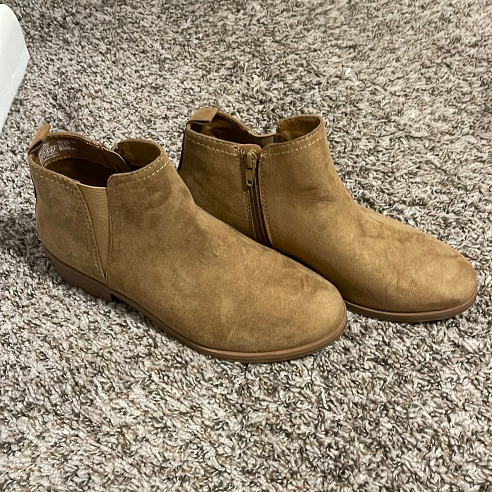 Time & tru - tan ankle bootie - 8.5 wide